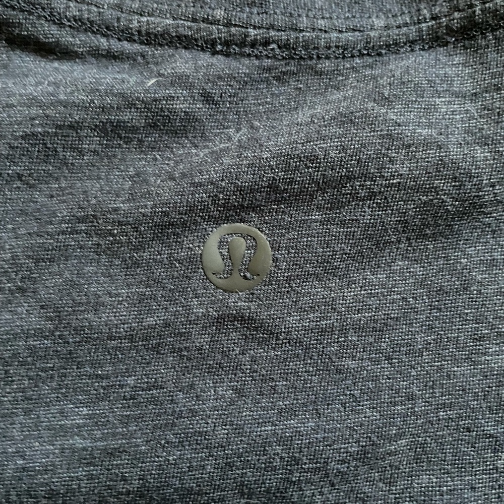 Lululemon deep v size 4 - Picture 3 of 3